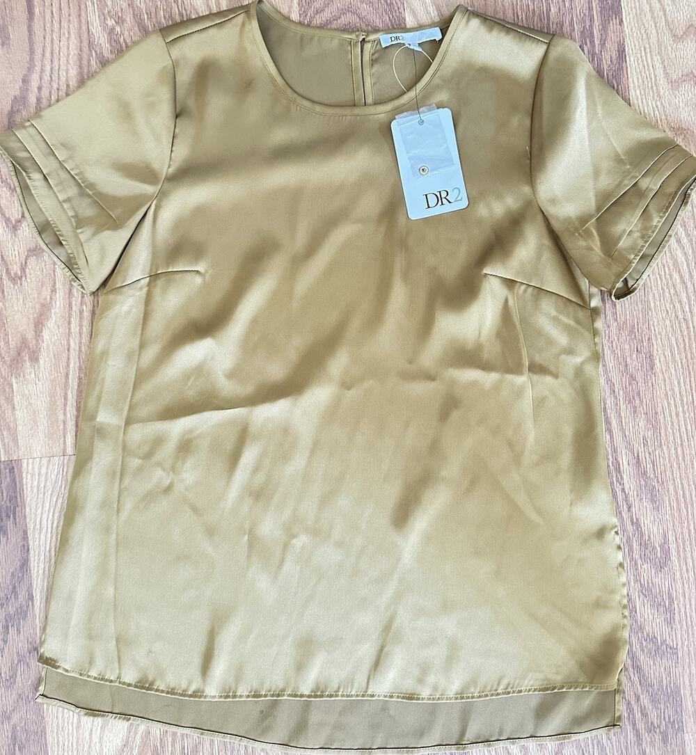DR2 Women Size Small Gold Short Sleeve Blouse Gorgeous Brand New